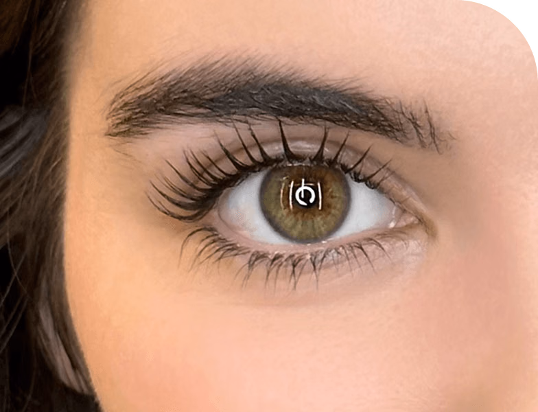 Close-up of eye with bridal makeup, featuring defined lashes and natural soft tones for elegant wedding look