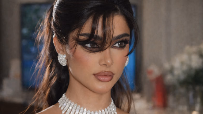 Smokey eye bridal makeup trend in Dubai with dramatic lashes and bronzed skin